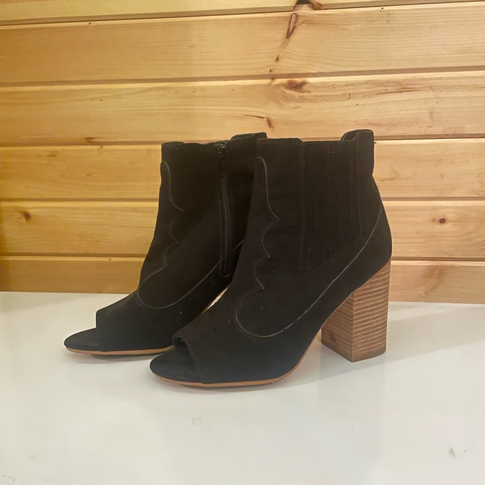 Women’s size 9 91/2 heels